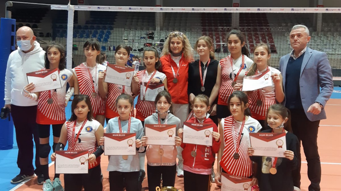 İzmir Okullar Arası Küçük Kızlar Voleybol Ligi Şampiyonu  CUMHURİYET ORTAOKULU.